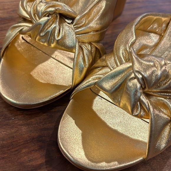 Schutz Mindy Mid Block Gold Metallic Leather Sandals Sz8.5 - Picture 10 of 11